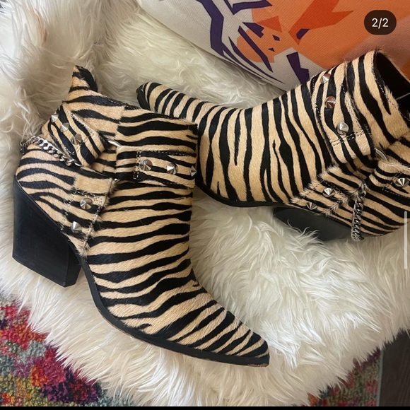 Jessica Simpson size 8.5 Tiger Booties! - Picture 2 of 2